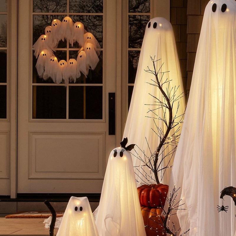 👻15.75" Halloween Lit Ghosts Wreath